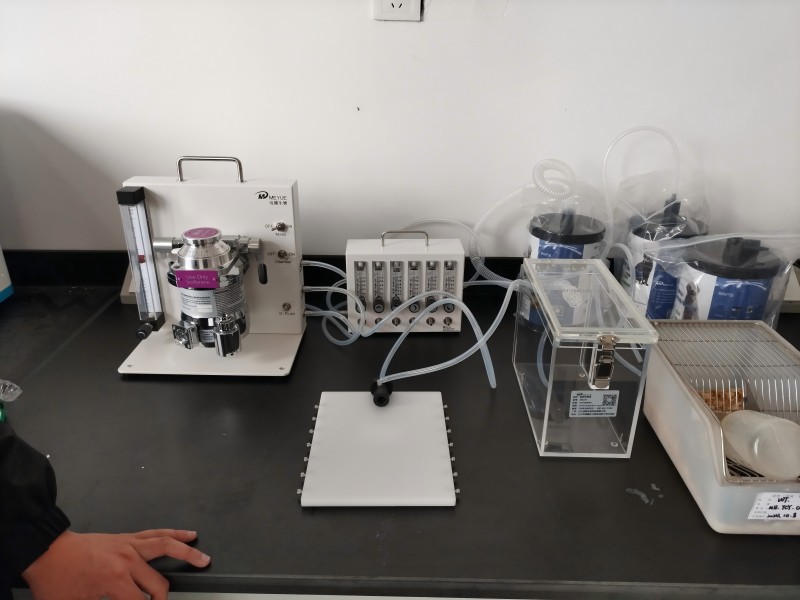 桌面式小動物麻醉機(jī)(擴(kuò)展六通道)安裝完成